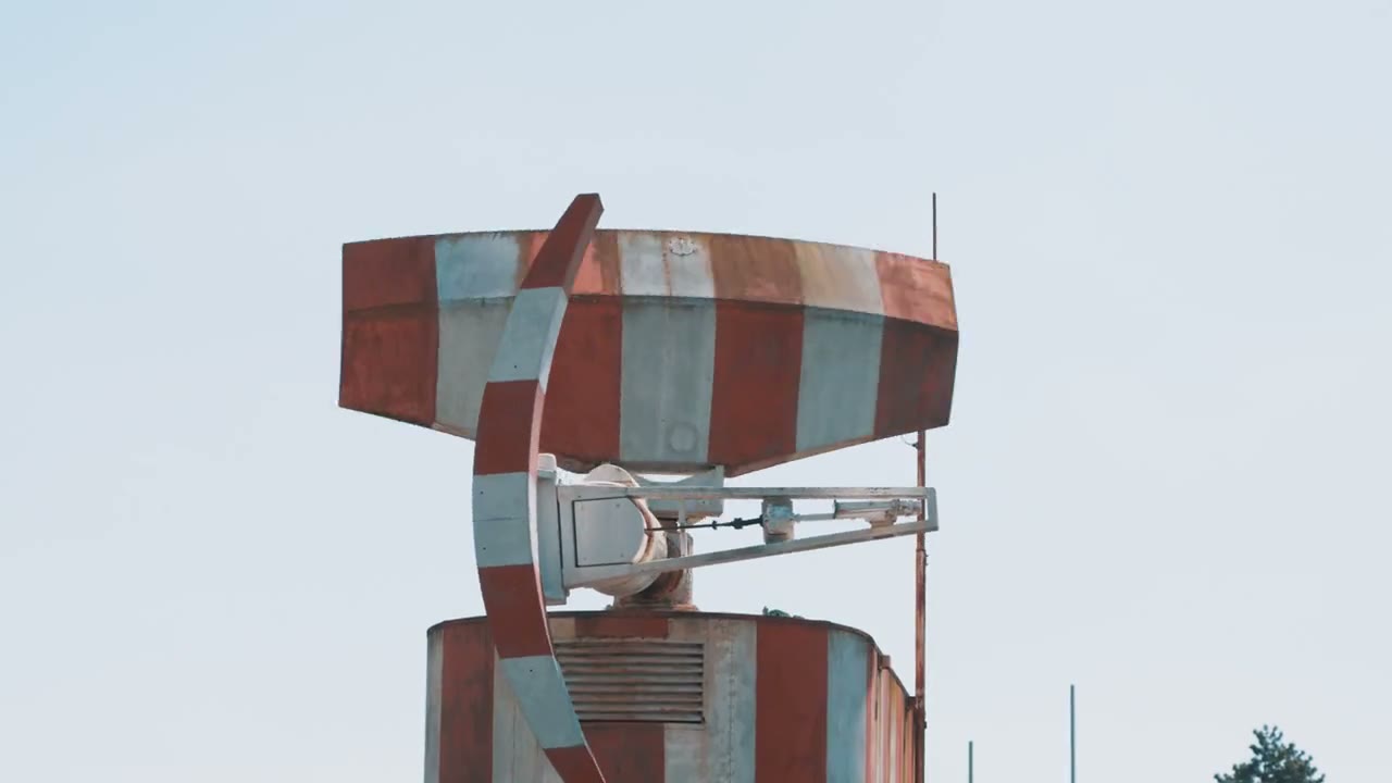 A radar antenna in an outdoor sensing environment
