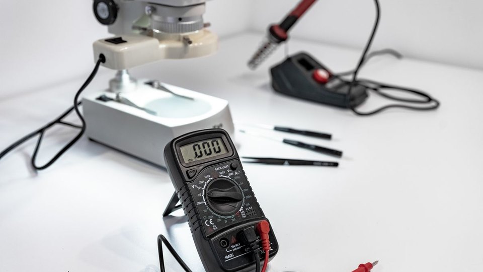 Electronics workbench with measurement and testing instruments